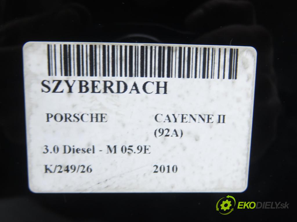 PORSCHE CAYENNE II (92A) SUV 2010 176,00 3.0 Diesel - M 05.9E 2967,00 střešní okno 7P5877021 (Sklo karoserie)