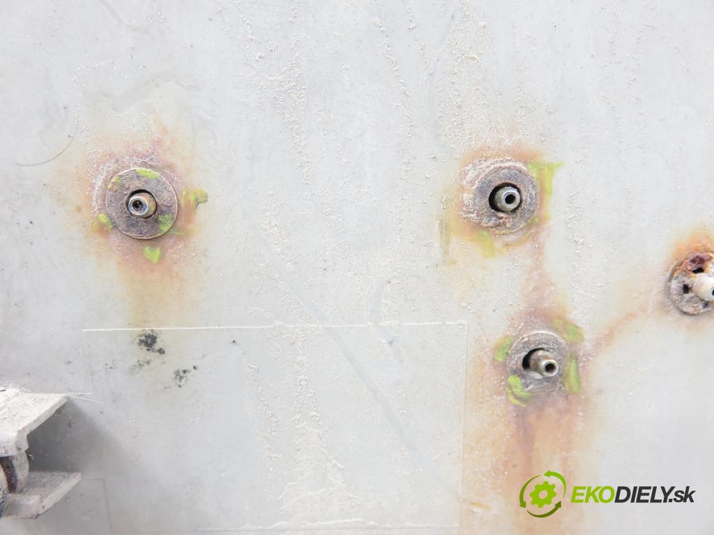 HONDA CR-V I (RD) SUV 1998 94,00 2.0 16V 4WD (RD1, RD3) - B20B3 1972,00 zadní část - čelo dveří kufr 74890S100000