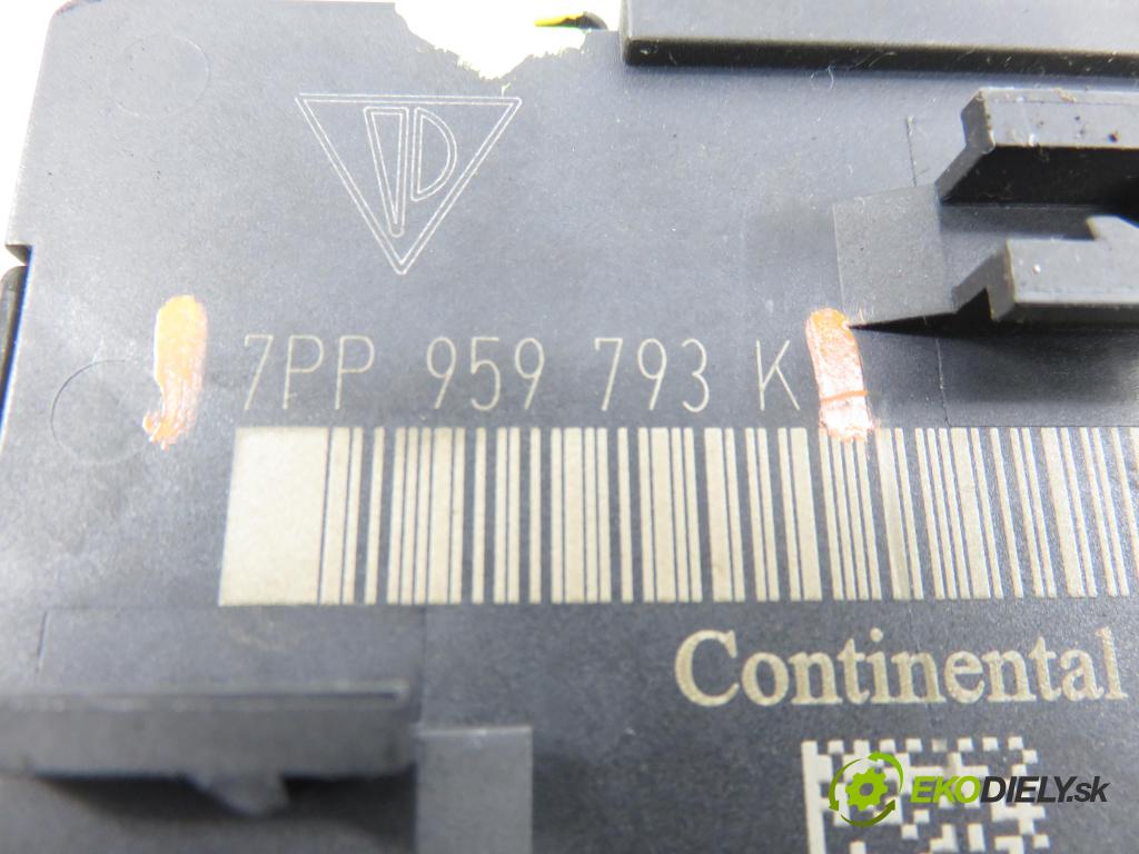 PORSCHE CAYENNE II (92A) SUV 2010 176,00 3.0 Diesel - M 05.9E 2967,00 MODUL Dvere 7PP959793K