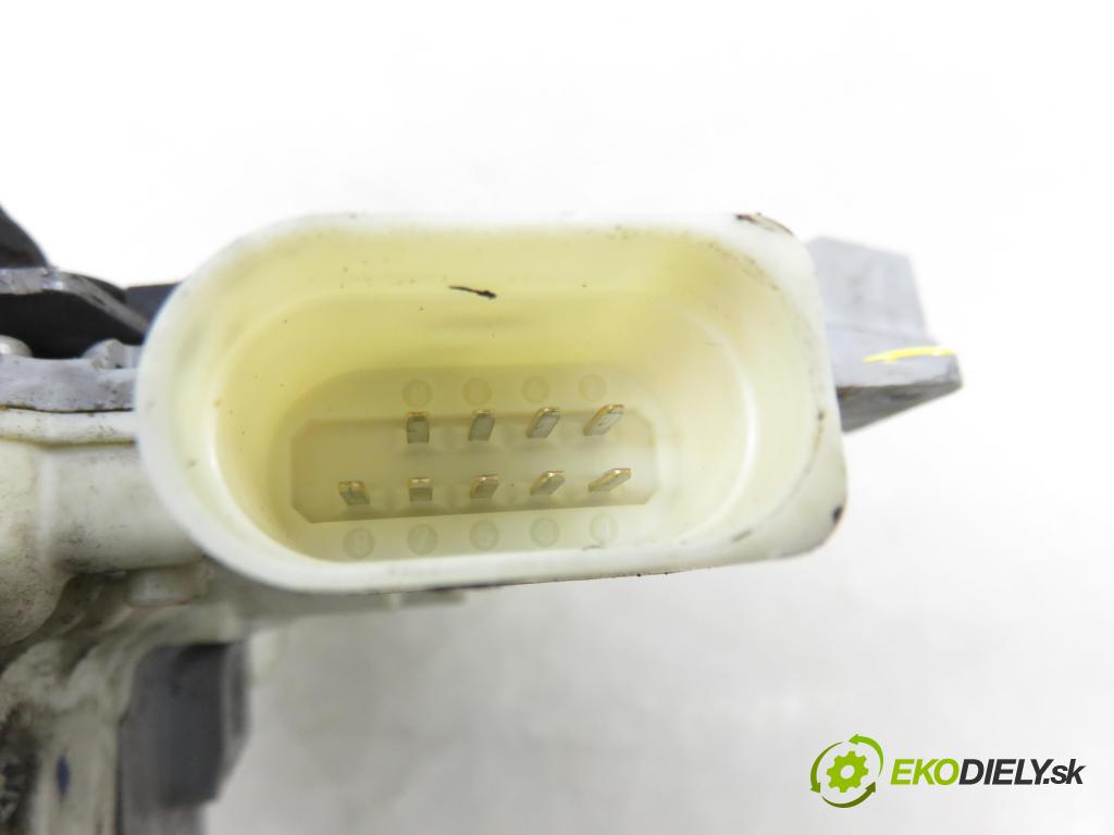 PORSCHE CAYENNE II (92A) SUV 2010 176,00 3.0 Diesel - M 05.9E 2967,00 zámok 8J1837015A