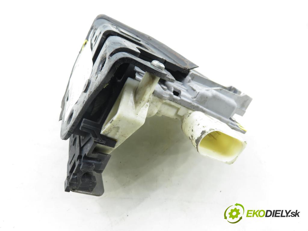 PORSCHE CAYENNE II (92A) SUV 2010 176,00 3.0 Diesel - M 05.9E 2967,00 zámok 8J1837015A