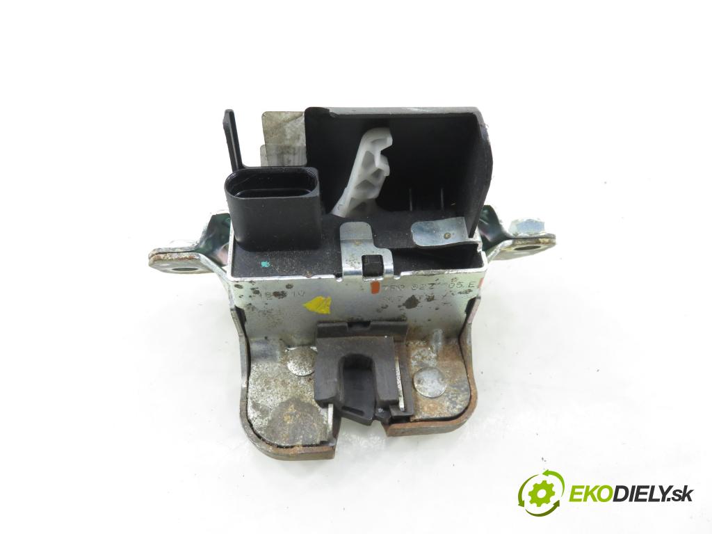 PORSCHE CAYENNE II (92A) SUV 2010 176,00 3.0 Diesel - M 05.9E 2967,00 zámok dveří kufr EL. 7P0827505E