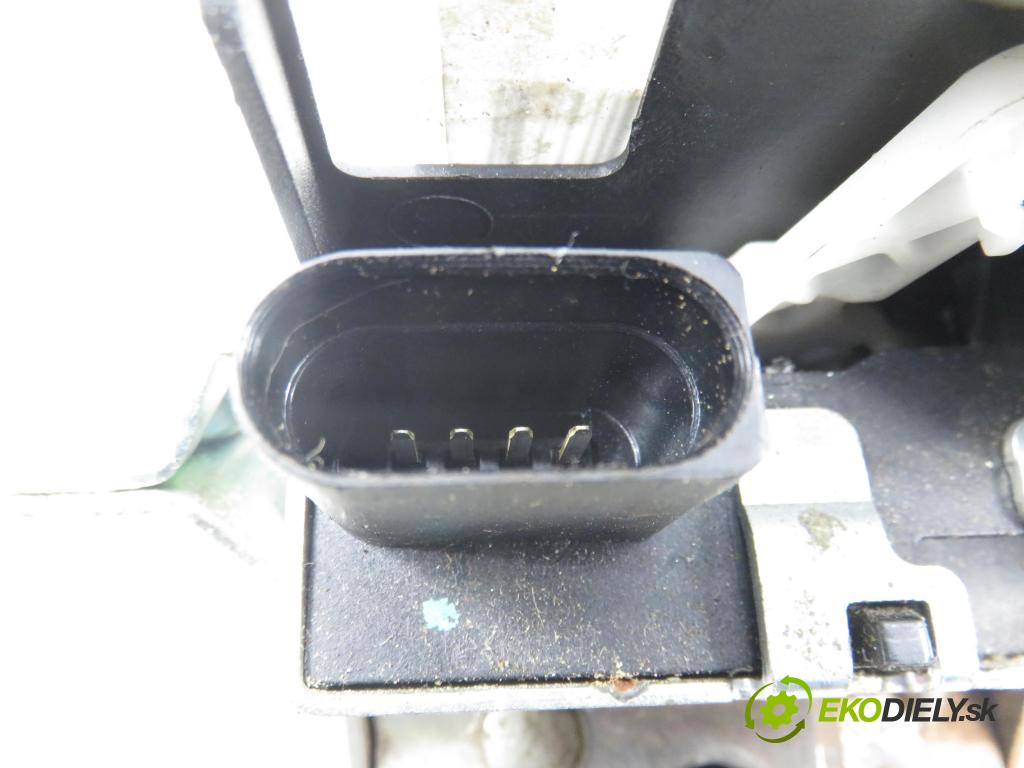 PORSCHE CAYENNE II (92A) SUV 2010 176,00 3.0 Diesel - M 05.9E 2967,00 zámok dverí kufor EL. 7P0827505E