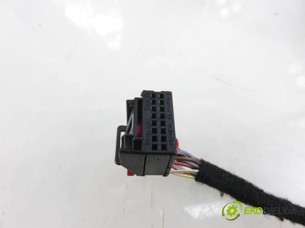 PORSCHE CAYENNE II (92A) SUV 2010 176,00 3.0 Diesel - M 05.9E 2967,00 zpětné zrcátko LE