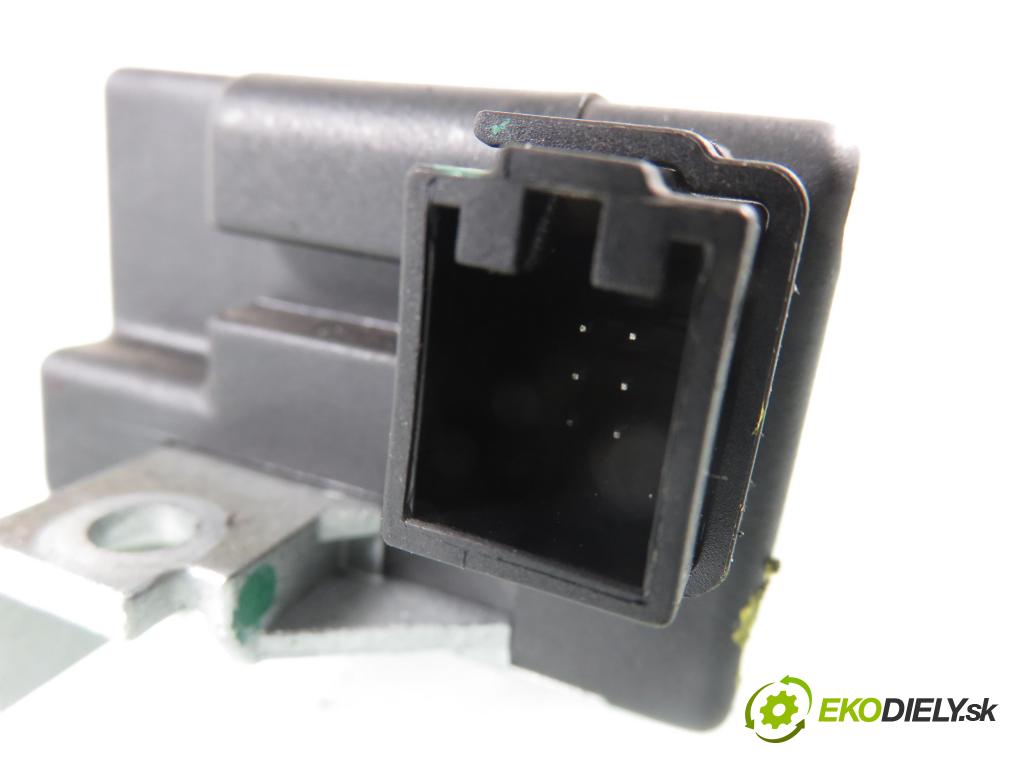 PORSCHE CAYENNE II (92A) SUV 2010 176,00 3.0 Diesel - M 05.9E 2967,00 blokáda tyče volantu 7PP905852B