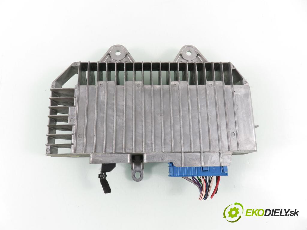 PORSCHE CAYENNE II (92A) SUV 2010 176,00 3.0 Diesel - M 05.9E 2967,00 Zosilňovač 7P5035223A (Zosilňovač)