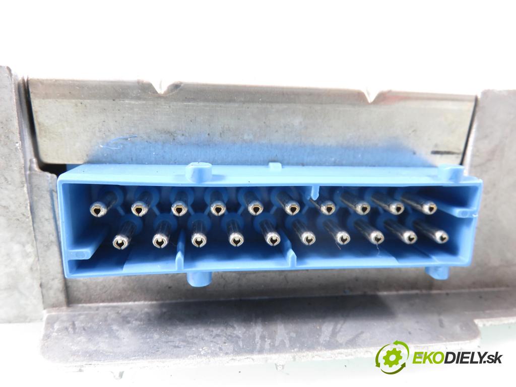 PORSCHE CAYENNE II (92A) SUV 2010 176,00 3.0 Diesel - M 05.9E 2967,00 Zosilňovač 7P5035223A (Zosilňovač)