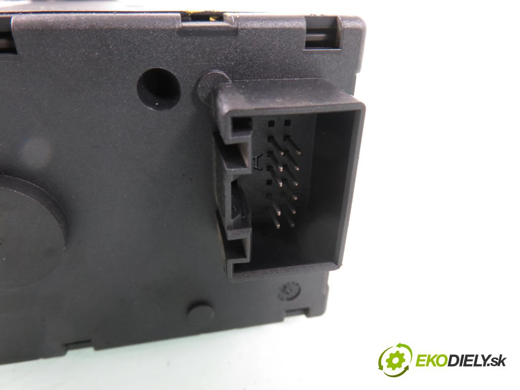 PORSCHE CAYENNE II (92A) SUV 2010 176,00 3.0 Diesel - M 05.9E 2967,00 spinačka 7PP905865F (Spínacia skrinka)