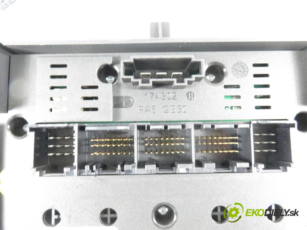 PORSCHE CAYENNE II (92A) SUV 2010 176,00 3.0 Diesel - M 05.9E 2967,00 Panel topení KLIMATRONIK 7P5907040K