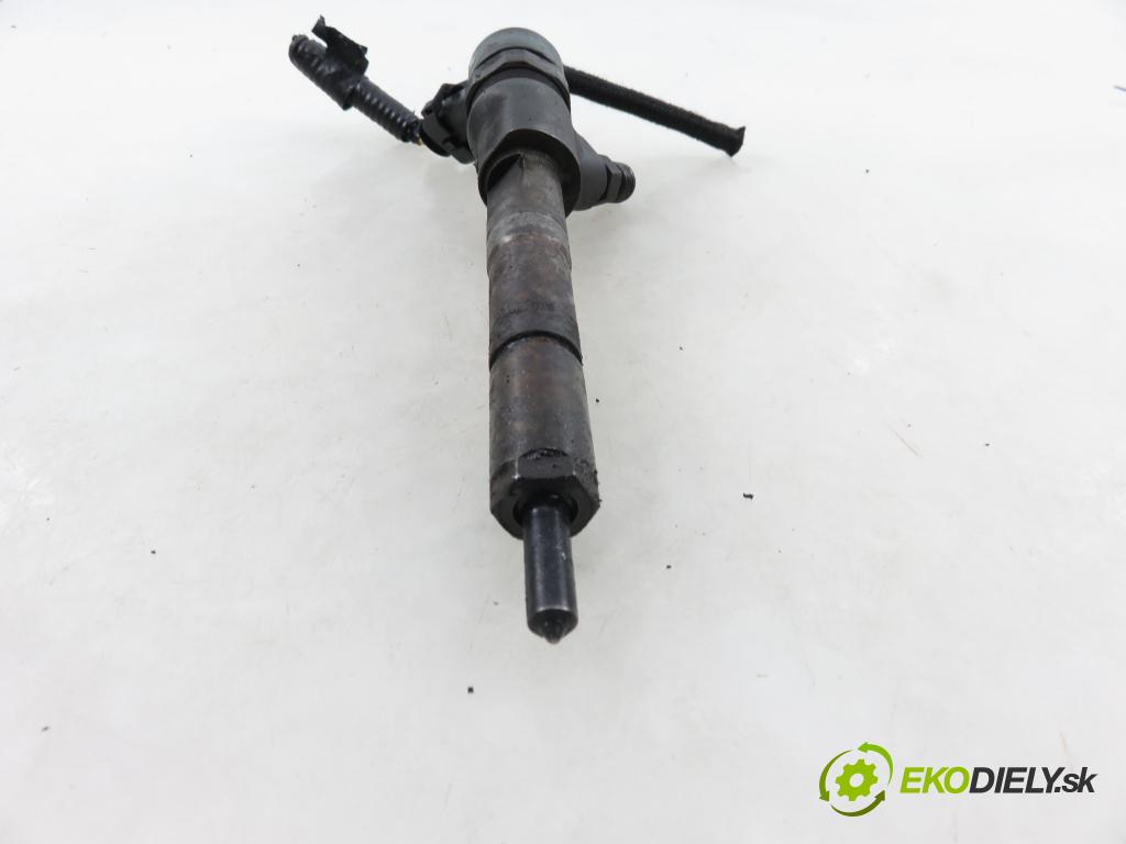 TOYOTA YARIS (_P1_) HB 2001 55,00 1.4 D-4D (NLP10_) - 1ND-TV 1364,00 vstrekovač 0445110085 ; 2367033010 (Vstrekovač paliva)