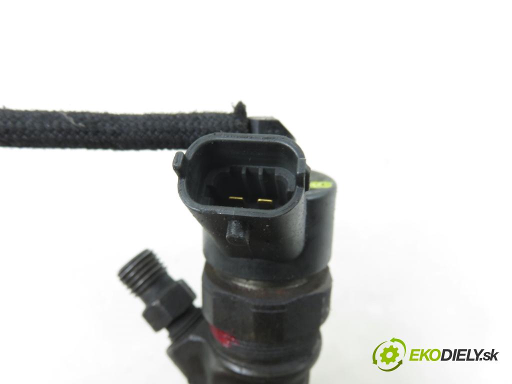 TOYOTA YARIS (_P1_) HB 2001 55,00 1.4 D-4D (NLP10_) - 1ND-TV 1364,00 vstrekovač 0445110085 ; 2367033010 (Vstrekovač paliva)