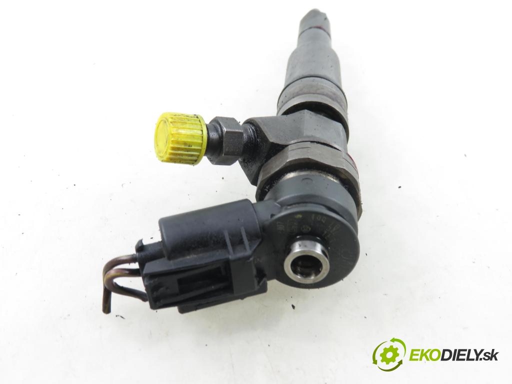 BMW 3 (E46) SEDAN 2003 110,00 320 d 150 - M47 D20 (204D4) 1995,00 vstrekovač 0445110131 ; 7789661 (Vstrekovač paliva)