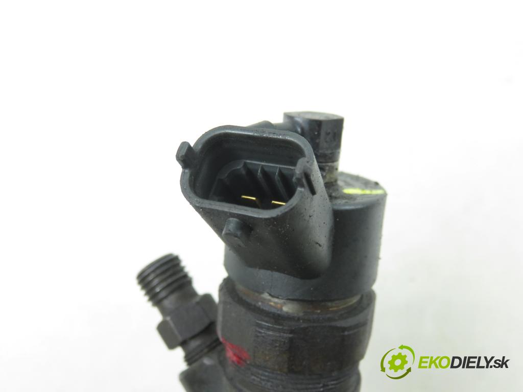 TOYOTA YARIS (_P1_) HB 2001 55,00 1.4 D-4D (NLP10_) - 1ND-TV 1364,00 vstrekovač 0445110085 ; 2367033010 (Vstrekovač paliva)