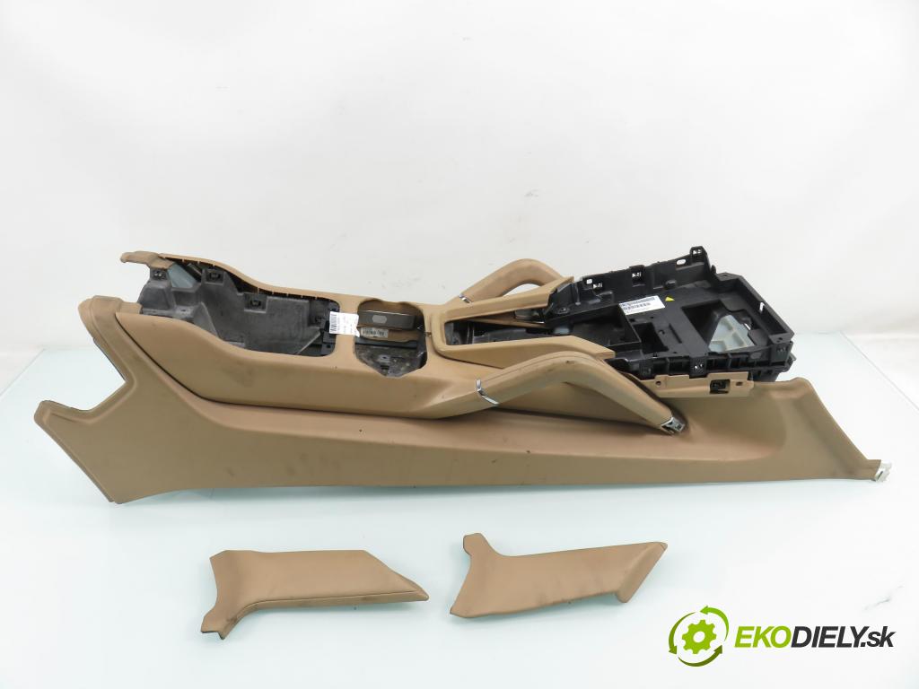 PORSCHE CAYENNE II (92A) SUV 2010 176,00 3.0 Diesel - M 05.9E 2967,00 Tunel STŘEDNÍ 7P5864089