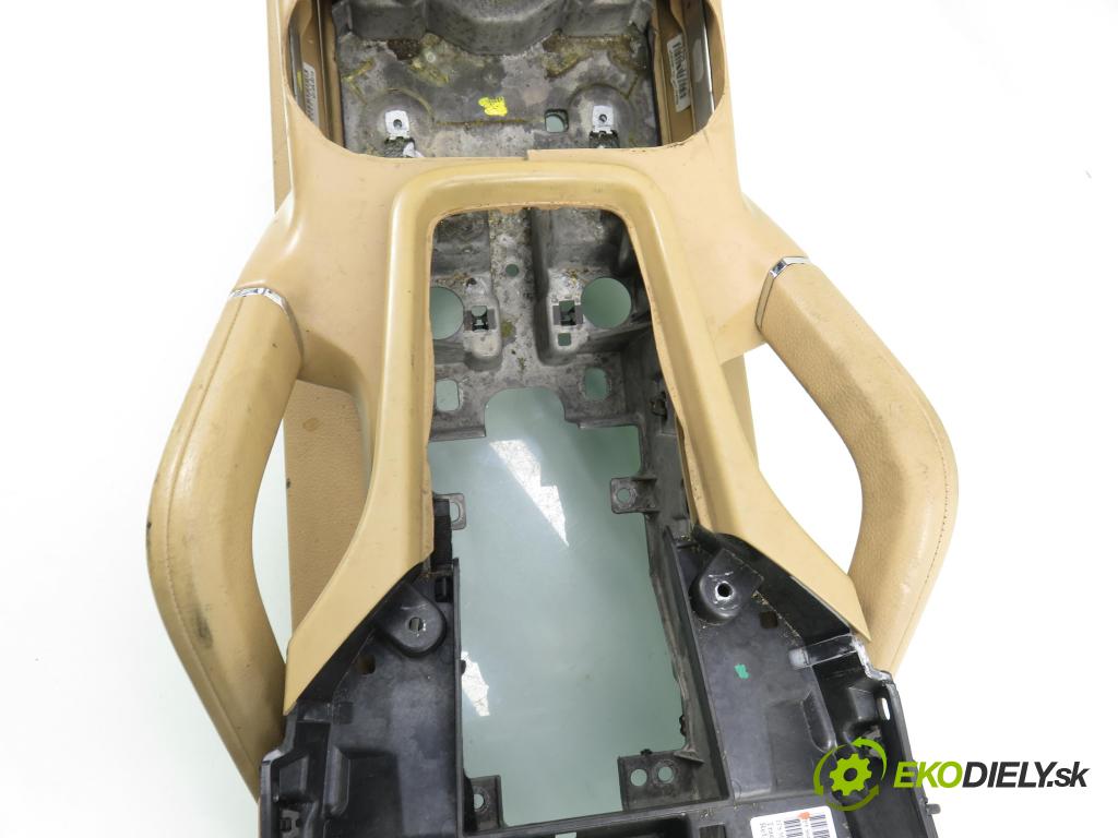 PORSCHE CAYENNE II (92A) SUV 2010 176,00 3.0 Diesel - M 05.9E 2967,00 Tunel STREDNÝ: 7P5864089