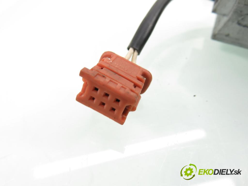 PEUGEOT 807 (EB_) MINIVAN 2004 94,00 2.2 16V HDi 128 - 4HW 2179,00 spinačka 36353100 ; 9648445180 (Spínacia skrinka)