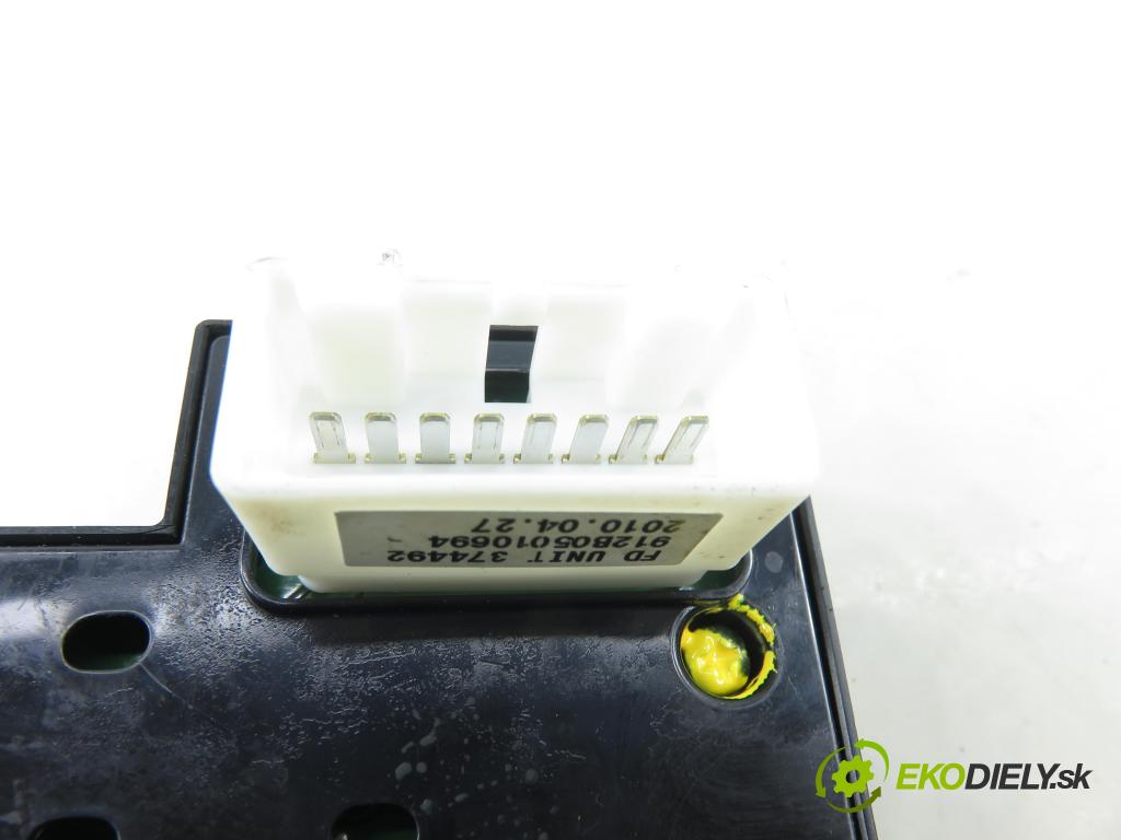 HYUNDAI i30 (FD) HB 2010 80,00 1.4 - G4FA 1396,00 Panel ovládania okien 935702L100