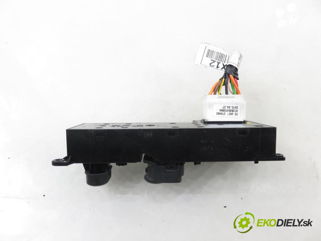 HYUNDAI i30 (FD) HB 2010 80,00 1.4 - G4FA 1396,00 Panel ovládania okien 935702L100