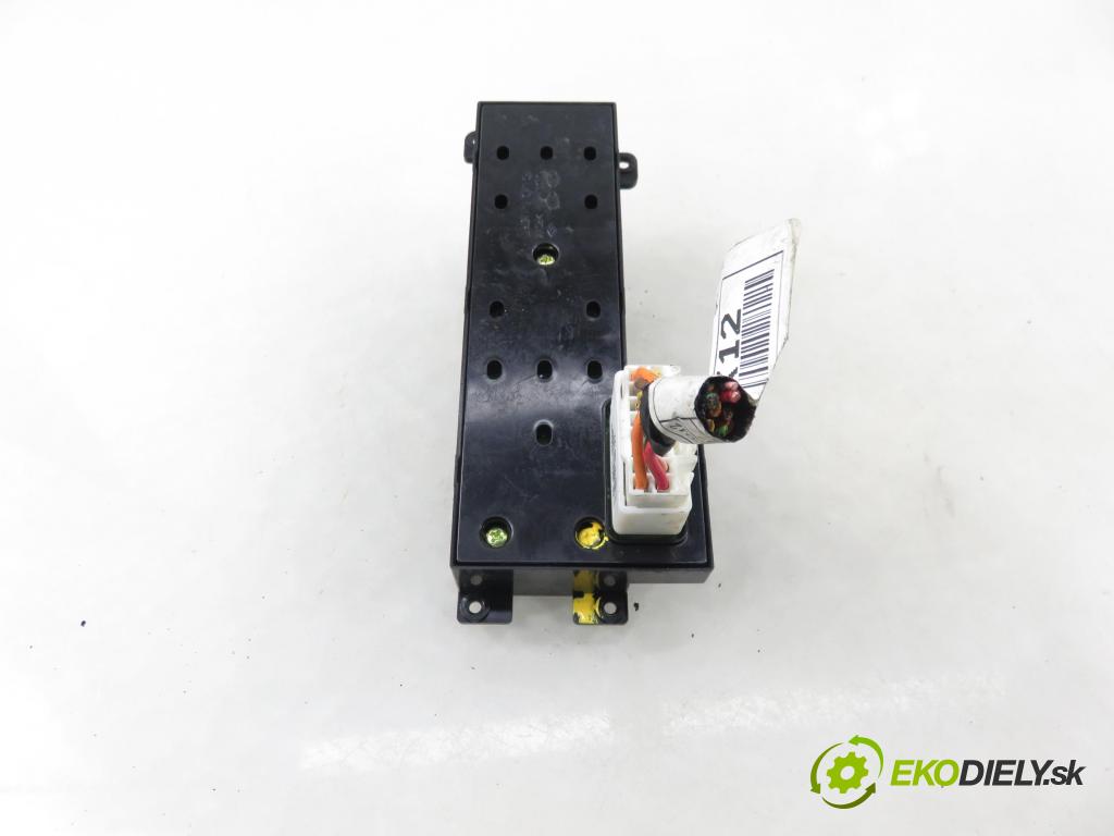 HYUNDAI i30 (FD) HB 2010 80,00 1.4 - G4FA 1396,00 Panel ovládania okien 935702L100