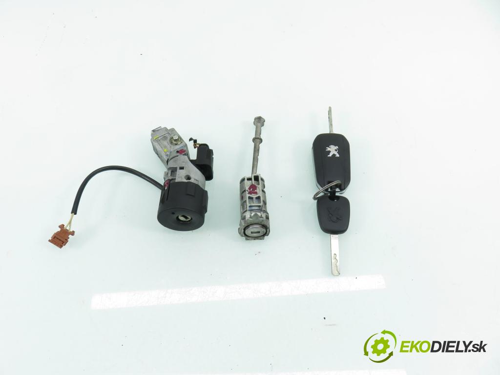 PEUGEOT 301 SEDAN 2013 85,00 1.6 VTi 115 - NFP (EC5) 1587,00 spinačka / zámky N0503823 ; N0502455 ; 9663123280