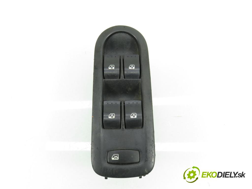 RENAULT MEGANE II Kombi (KM0/1_) KOMBI 2007 96,00 1.9 dCi 131 - F9Q 804 1870,00 Panel ovládania okien 156018070C