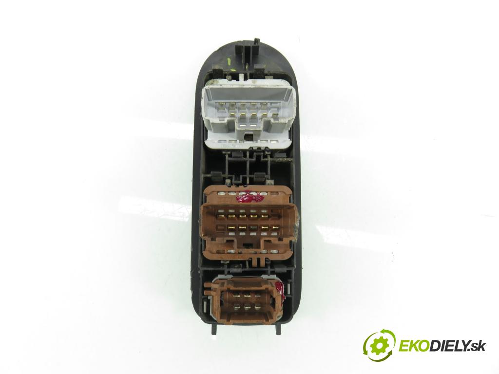 RENAULT MEGANE II Kombi (KM0/1_) KOMBI 2007 96,00 1.9 dCi 131 - F9Q 804 1870,00 Panel ovládania okien 156018070C