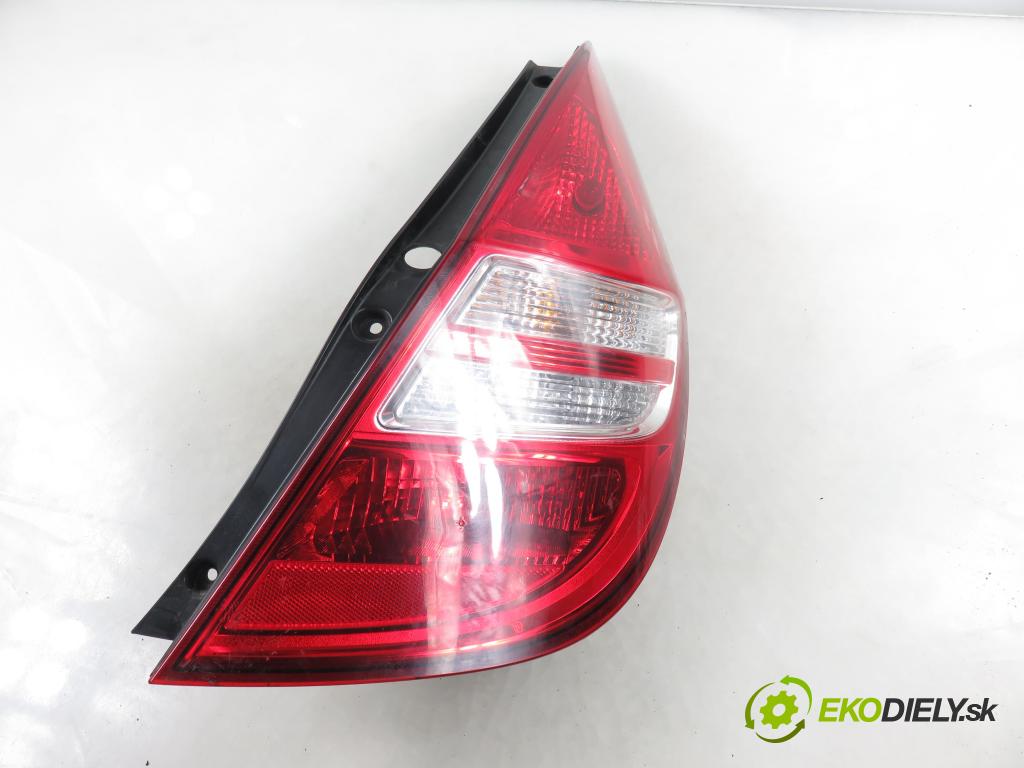 HYUNDAI i30 (FD) HB 2010 80,00 1.4 - G4FA 1396,00 Svetlo pravé zadné 924022R0