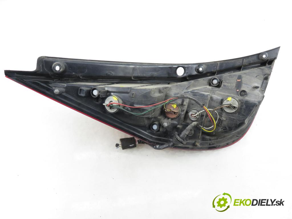 HYUNDAI i30 (FD) HB 2010 80,00 1.4 - G4FA 1396,00 Svetlo pravé zadné 924022R0