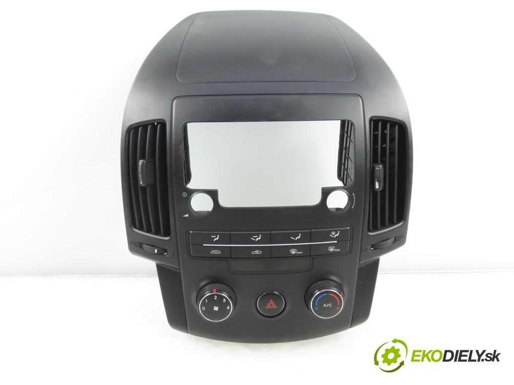 HYUNDAI i30 (FD) HB 2010 80,00 1.4 - G4FA 1396,00 Panel topení KLIMATRONIK 847402R000 ; 972502L170