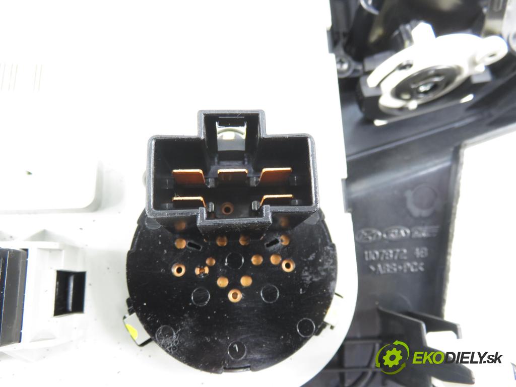 HYUNDAI i30 (FD) HB 2010 80,00 1.4 - G4FA 1396,00 Panel topení KLIMATRONIK 847402R000 ; 972502L170