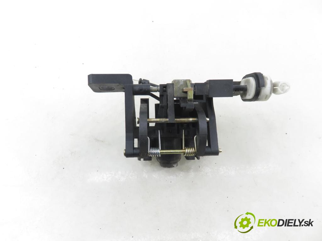 MERCEDES-BENZ KLASA A (W168) HB 1999 60,00 1.4 A 140 82 - M 166.940 1397,00 klika dveří kufr