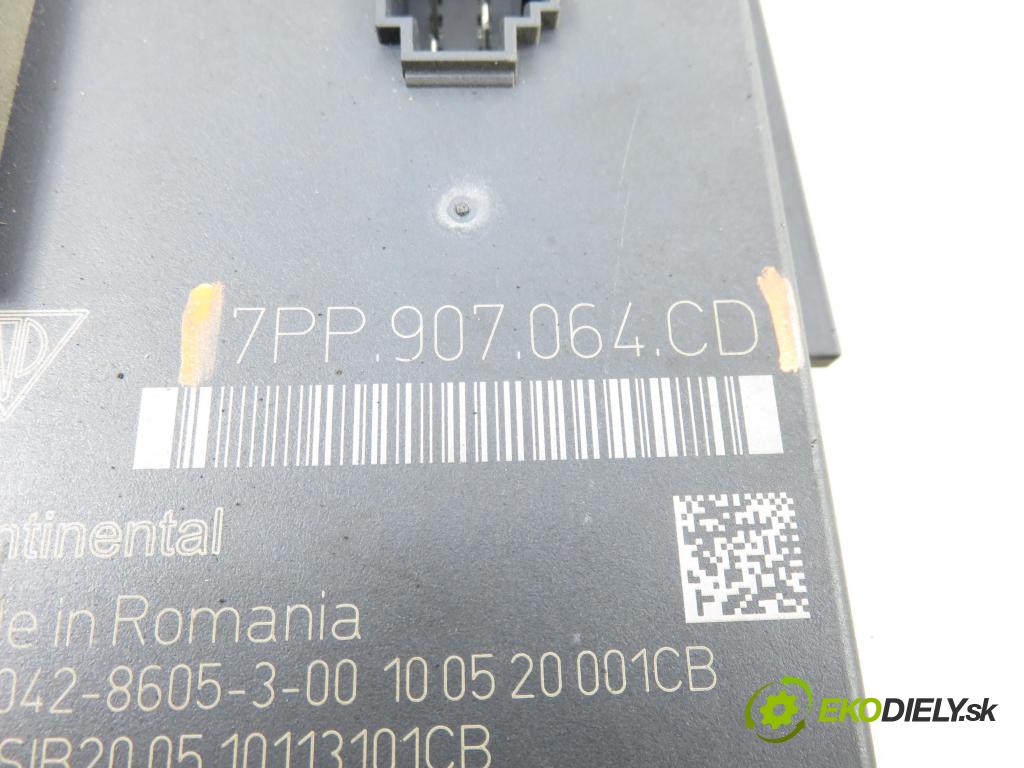 PORSCHE CAYENNE II (92A) SUV 2010 176,00 3.0 Diesel - M 05.9E 2967,00 MODUL komfortu 7PP907064CD