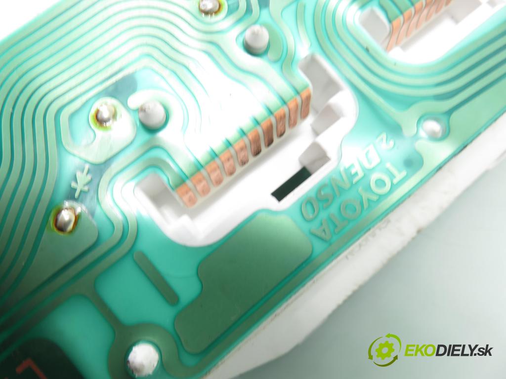 TOYOTA YARIS (_P1_) HB 2004 50,00 1.0 VVT- i 68 - 1SZ-FE 998,00 Prístrojovka elektrický 21655865