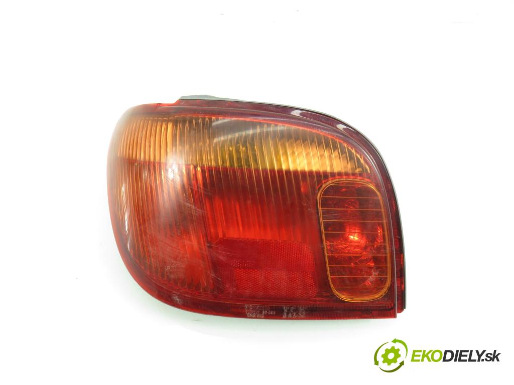 TOYOTA YARIS (_P1_) HB 2004 50,00 1.0 VVT- i 68 - 1SZ-FE 998,00 světlo levé zadní