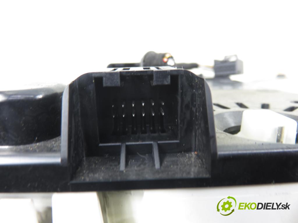 PORSCHE CAYENNE II (92A) SUV 2010 176,00 3.0 Diesel - M 05.9E 2967,00 osvětlení kabina 7PP959551DJ ; 7PP959728F ; 7PP919211D