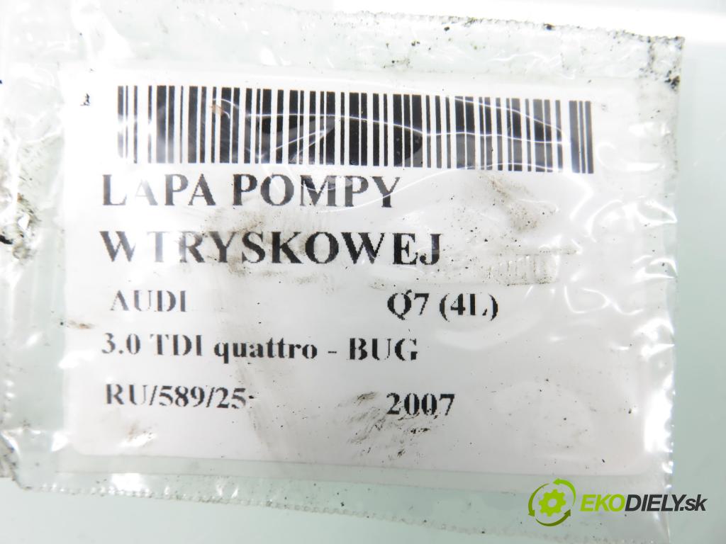 AUDI Q7 (4L) SUV 2007 171,00 3.0 TDI quattro - BUG 2967,00 uchycení pumpy vstřikovací 059130147J