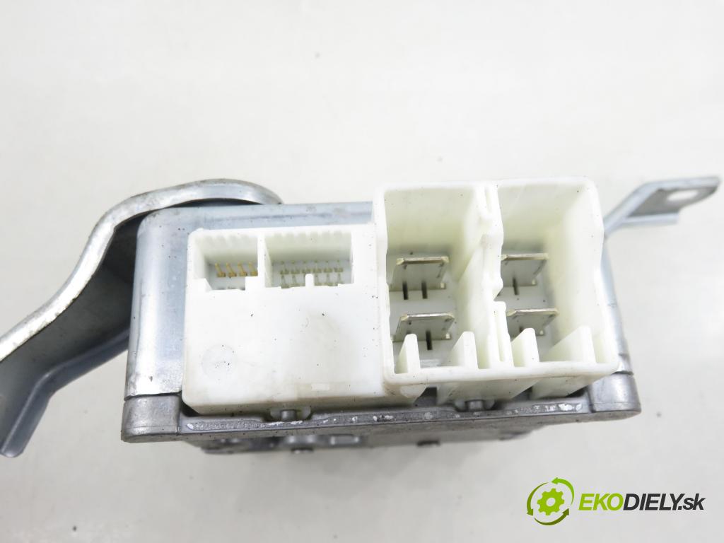 TOYOTA YARIS (_P1_) HB 2004 50,00 1.0 VVT- i 68 - 1SZ-FE 998,00 SLOUPEC / PODPORA elektrický 6900000472 ; 452000D031