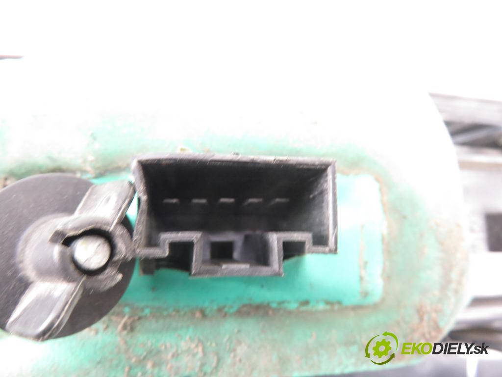 FORD FIESTA V (JH_, JD_) HB 2004 50,00 1.4 TDCi 68 - F6JB 1399,00 světlo pravé zadní 20010748