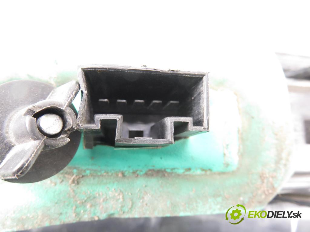 FORD FIESTA V (JH_, JD_) HB 2004 50,00 1.4 TDCi 68 - F6JB 1399,00 světlo pravé zadní 20010748