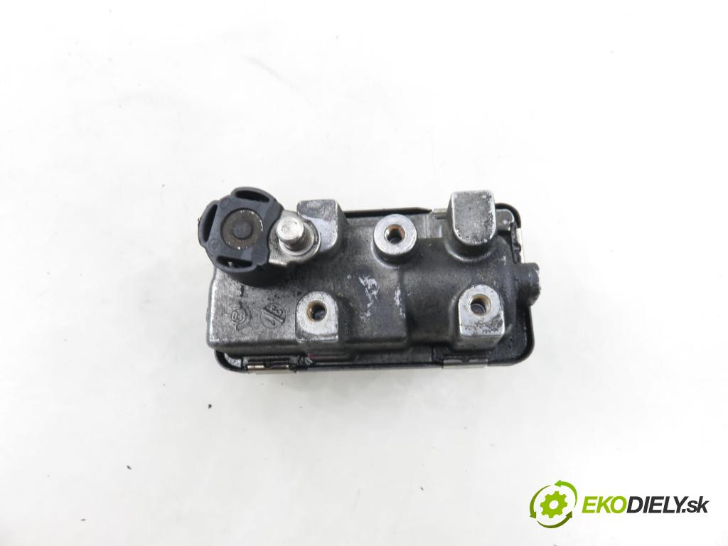 MERCEDES-BENZ KLASA S (W220) SEDAN 2003 191,00 S 400 CDI V8 260 - OM 628.960 3996,00 nastavovač turba 6NW008412 ; 712120 (Motorek ostatní)