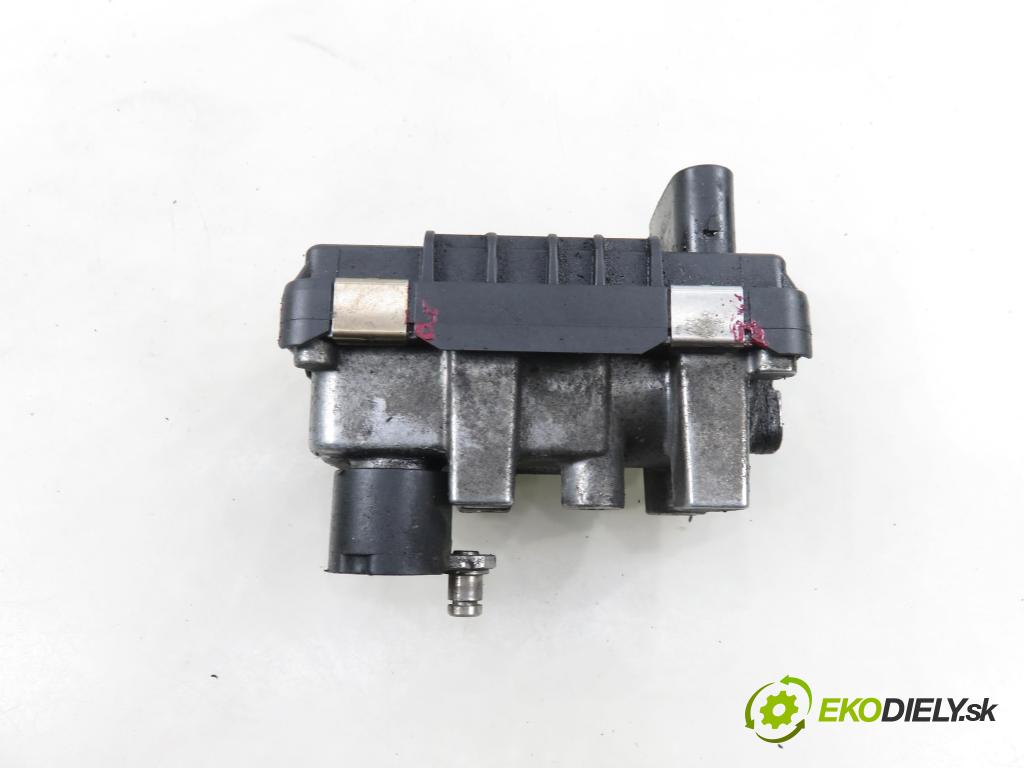 MERCEDES-BENZ KLASA S (W220) SEDAN 2003 191,00 S 400 CDI V8 260 - OM 628.960 3996,00 nastavovač turba 6NW008412 ; 712120 (Motorek ostatní)