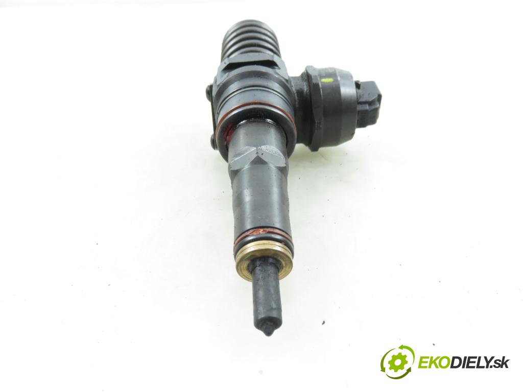 VW GOLF IV (1J1) HB 1999 74,00 1.9 TDI 4motion - ATD 1896,00 Vstrekovač 038130073AJ ; 0414720037 (Vstrekovač paliva)