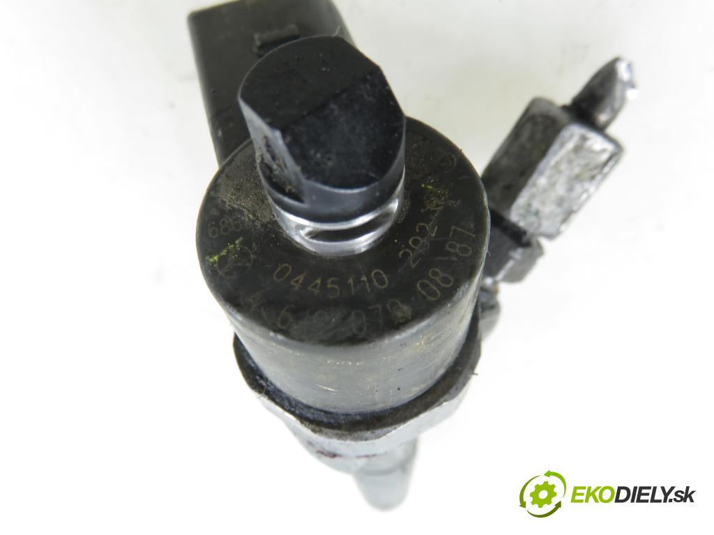 MERCEDES-BENZ VITO Autobus (638) BUS 2001 60,00 108 CDI 2.2 (638.194) - OM 611A (60 KW CDI) 2151,00 vstrekovač 0445110202 (Vstrekovač paliva)