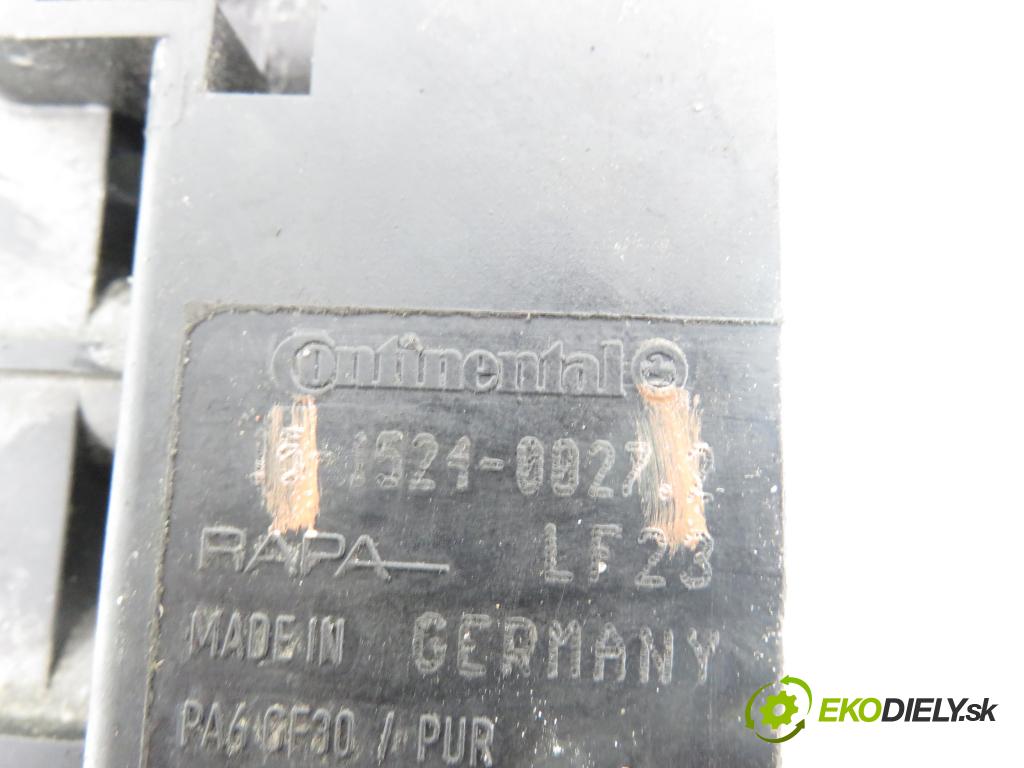 PORSCHE CAYENNE II (92A) SUV 2010 176,00 3.0 Diesel - M 05.9E 2967,00 Rozdeľovač pneumatika 15240027