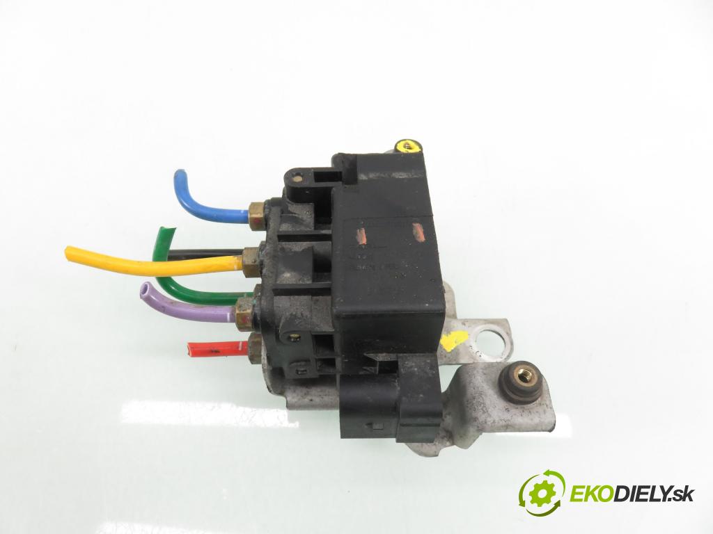 PORSCHE CAYENNE II (92A) SUV 2010 176,00 3.0 Diesel - M 05.9E 2967,00 Rozdeľovač pneumatika 15240027