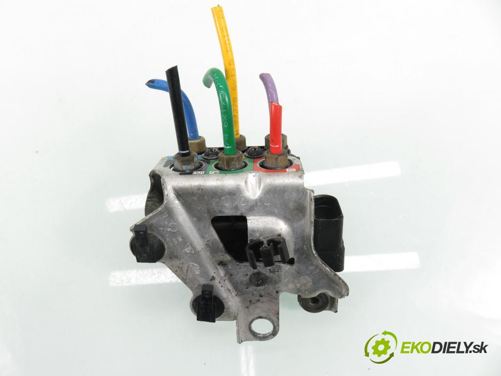 PORSCHE CAYENNE II (92A) SUV 2010 176,00 3.0 Diesel - M 05.9E 2967,00 Rozdeľovač pneumatika 15240027