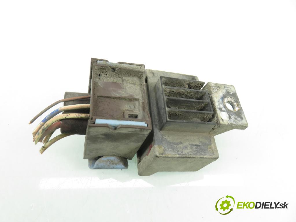 RENAULT MEGANE II Kombi (KM0/1_) KOMBI 2007 96,00 1.9 dCi 131 - F9Q 804 1870,00 RELÉ: JÚN: