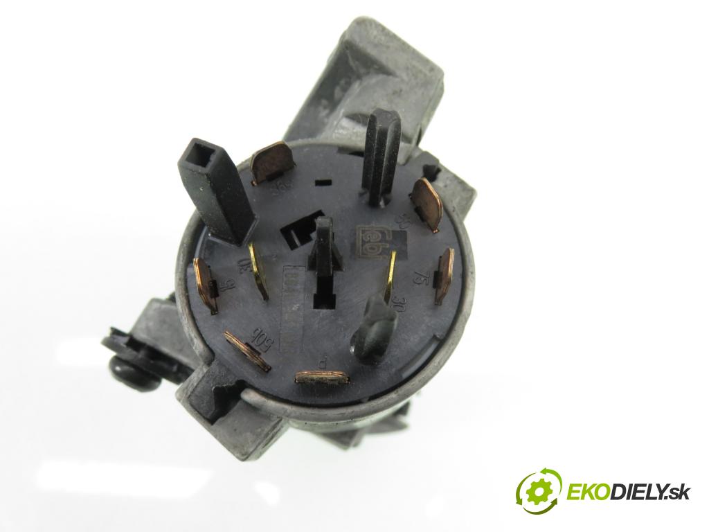 VW GOLF IV Variant (1J5) KOMBI 2000 77,00 1.6 16V - ATN 1598,00 spínačka / VLOŽKY 4B0905851C