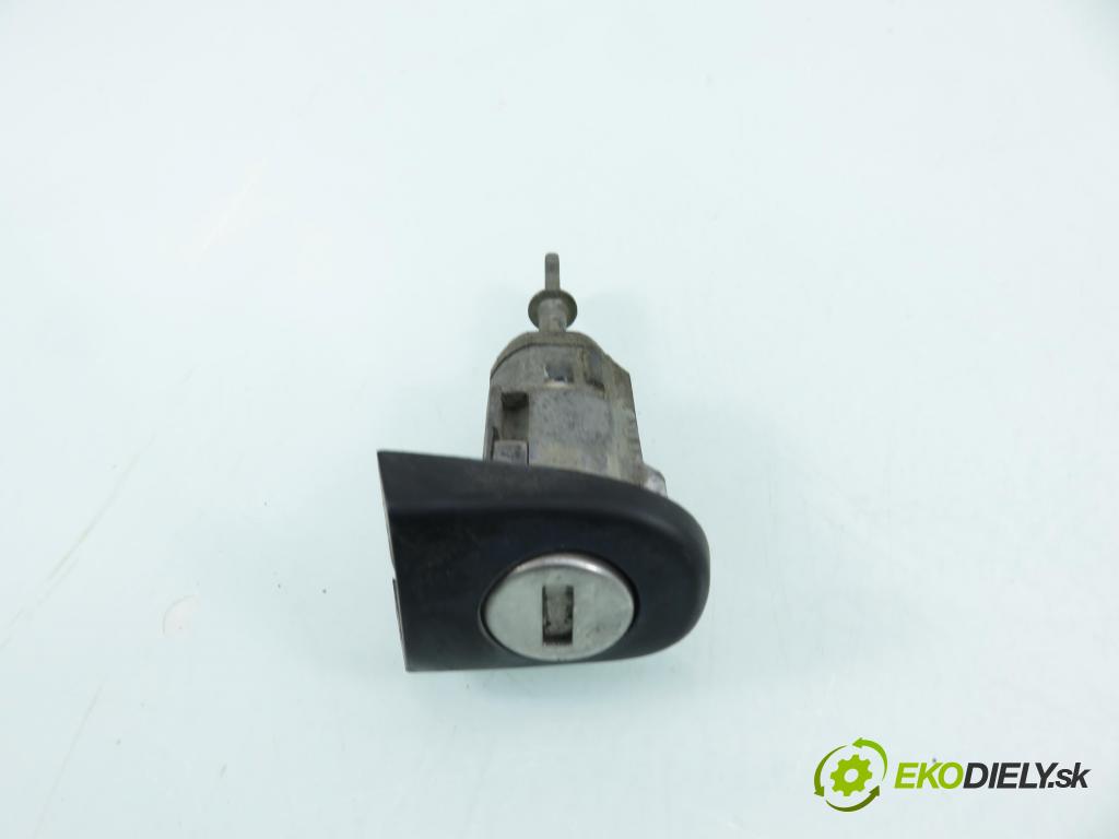 VW GOLF IV Variant (1J5) KOMBI 2000 77,00 1.6 16V - ATN 1598,00 spínačka / VLOŽKY 4B0905851C