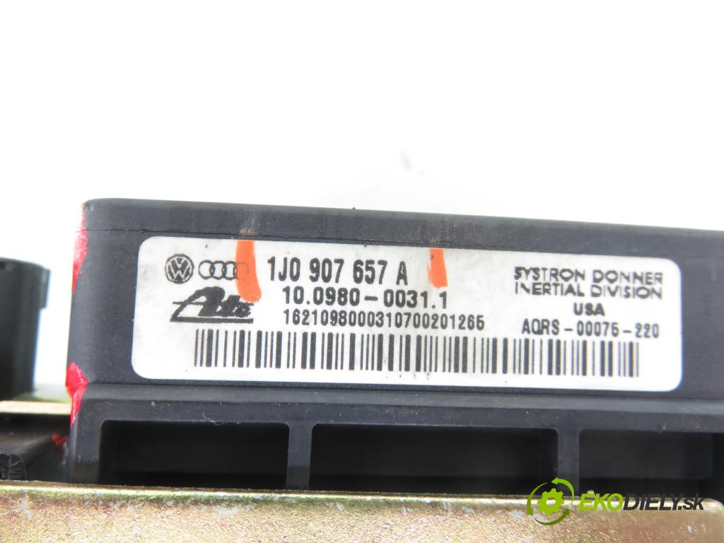 VW GOLF IV Variant (1J5) KOMBI 2000 77,00 1.6 16V - ATN 1598,00 snímač ESP 1J0907657A ; 1J0907651A